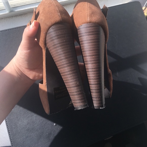 Camel color heels - Picture 3 of 3